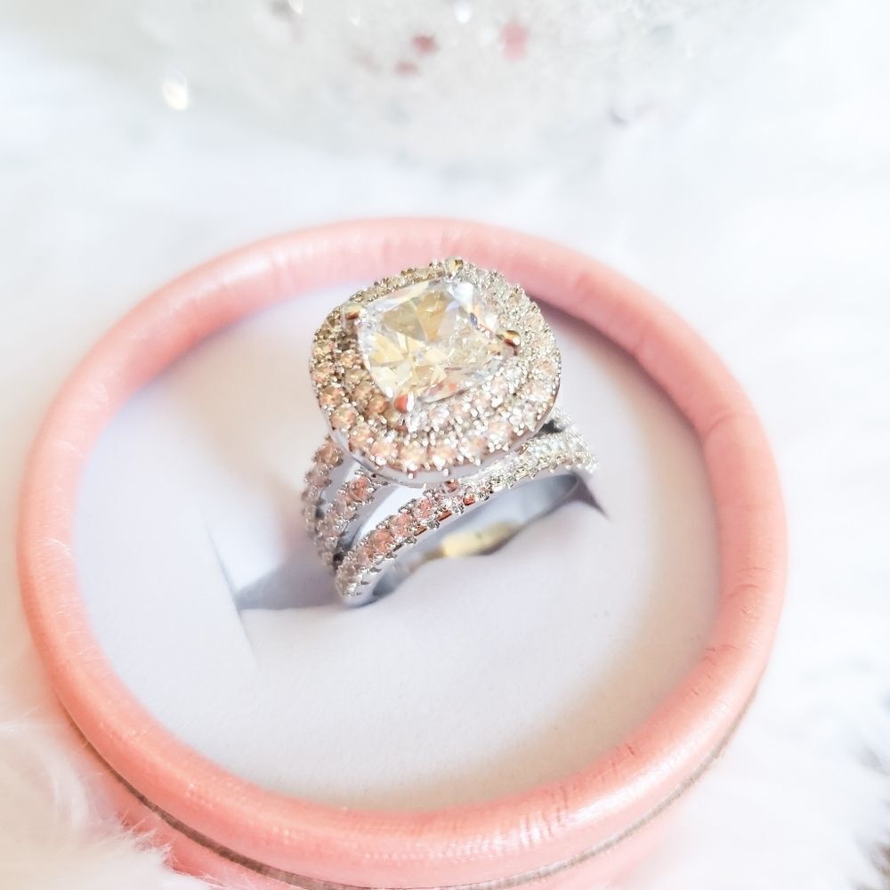 NEW!! Dazzling Halo Cushion Cut Ring